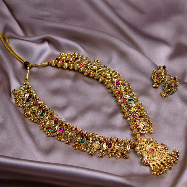 Kolhapuri Saaj With Elegant Pendant