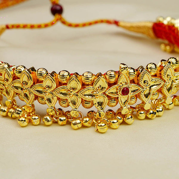 Classic Maharashtrian Belpan choker necklace for bridal and festive occasions.