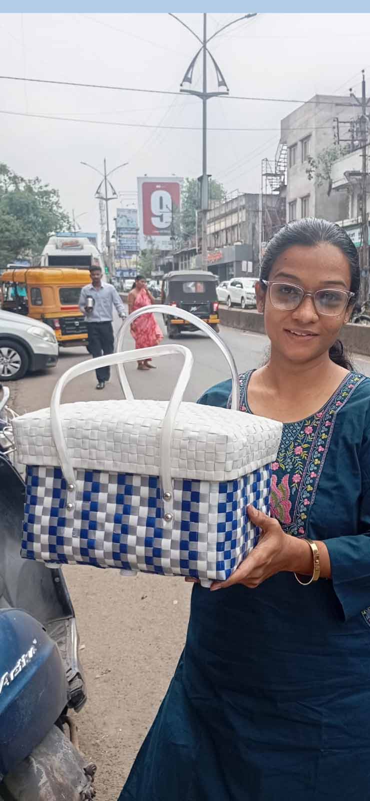 Kalapuri customer with their purchase