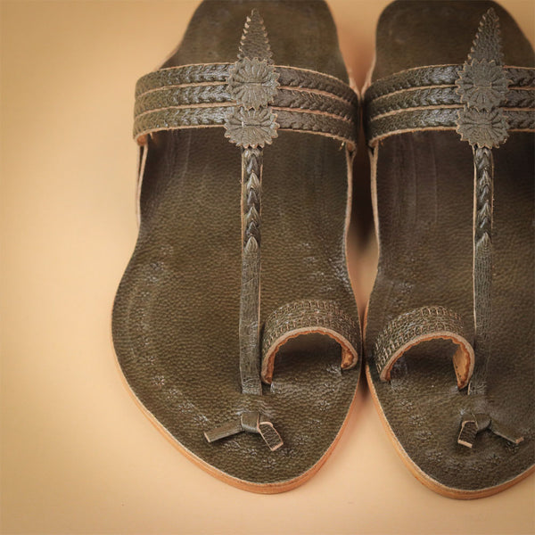 Kids dark brown Kolhapuri chappal with traditional leather detailing and toe loop
