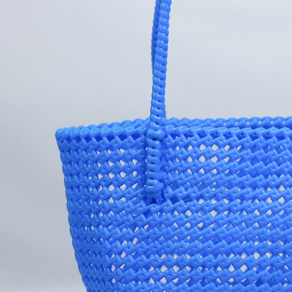 Woman carrying Kalapuri handwoven cornflower blue Koodai tote bag outdoors