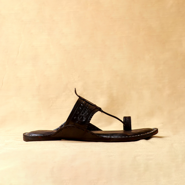 Spectrum Luxe Black – Men’s Premium Kolhapuri Chappal