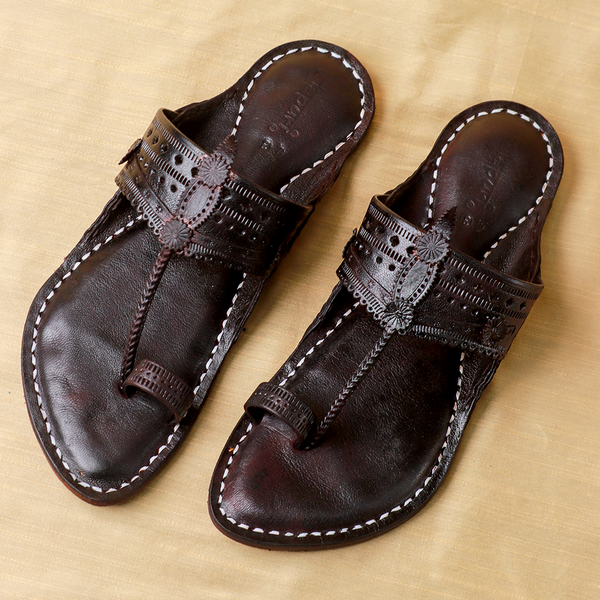 Spectrum Luxe Black – Men’s Premium Kolhapuri Chappal
