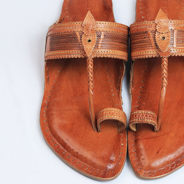 Elegant Brown Bliss – Men’s Spectrum Classic Kolhapuri Chappal