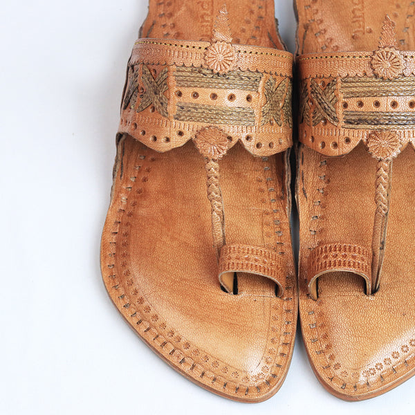 Golden Yellow Radiance – Men’s Spectrum Classic Leather Chappal