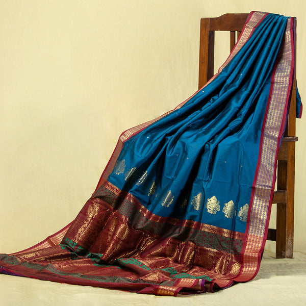 Unstitched Peacock Green Nauwari Saree – Regal Unstitched Fabric