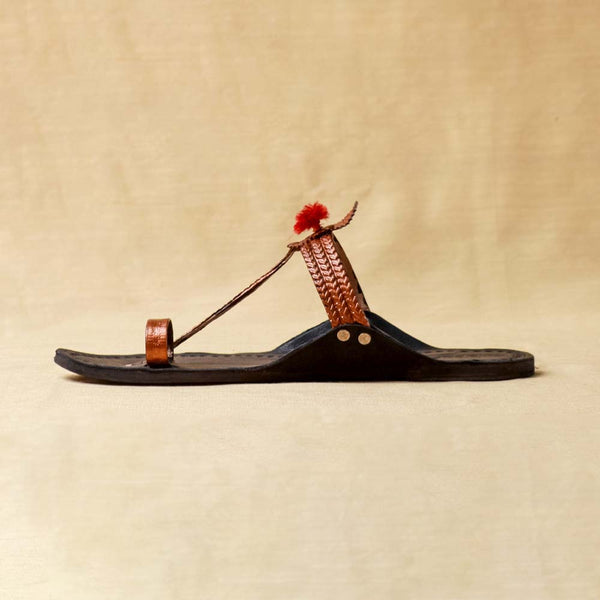 Glimmering Fusion – Black & Bronze Women’s Kolhapuri Chappal