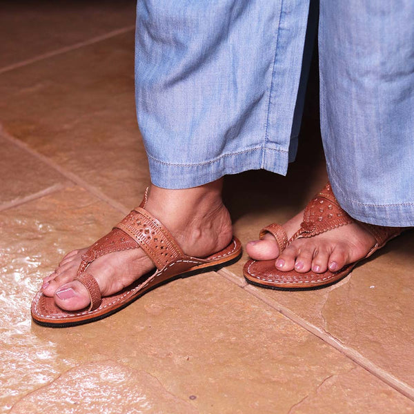 Pogar Punch Kapshi Kolhapuri women’s handmade sandal