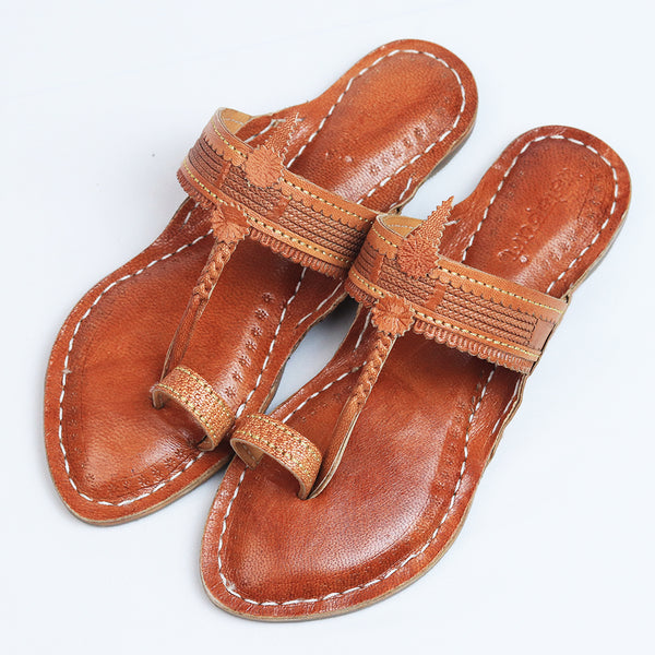Earthy Brown Bliss – Women’s Spectrum Classic Kolhapuri Chappal