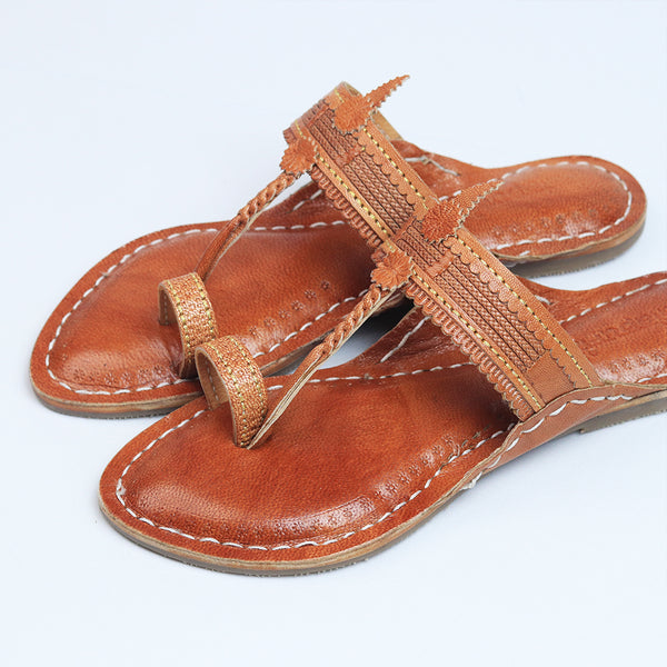 Earthy Brown Bliss – Women’s Spectrum Classic Kolhapuri Chappal