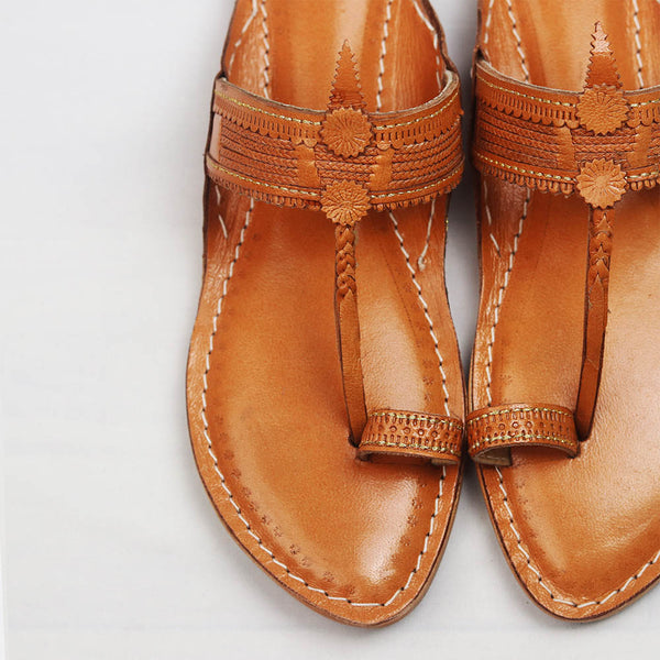 Earthy Brown Bliss – Women’s Spectrum Classic Kolhapuri Chappal
