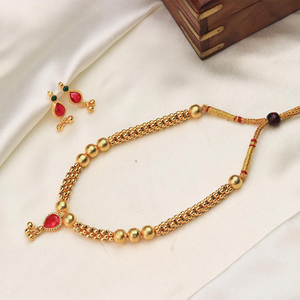 Kolhapuri Thushi necklace styled traditionally