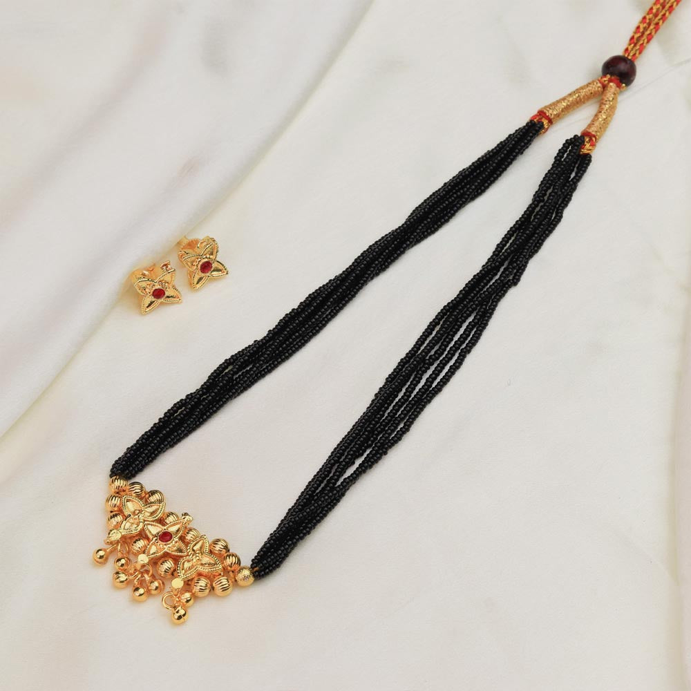 Traditional Maharashtrian Kolhapuri 3 Belpan Mangalsutra - Classic Motif - view 3