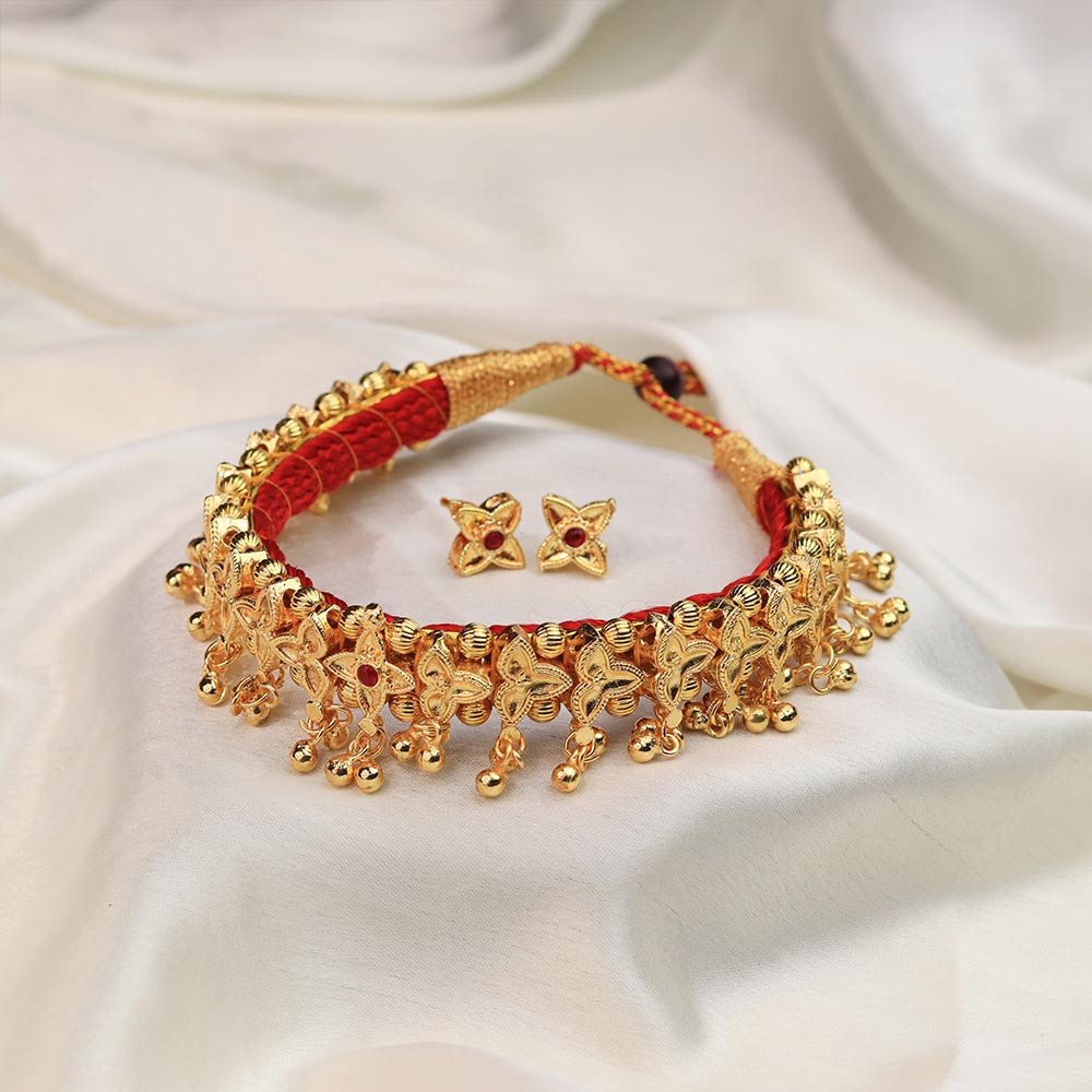 Traditional Maharashtrian Kolhapuri Gadi Tik - Pearl Temple Statement Choker Set - view 3