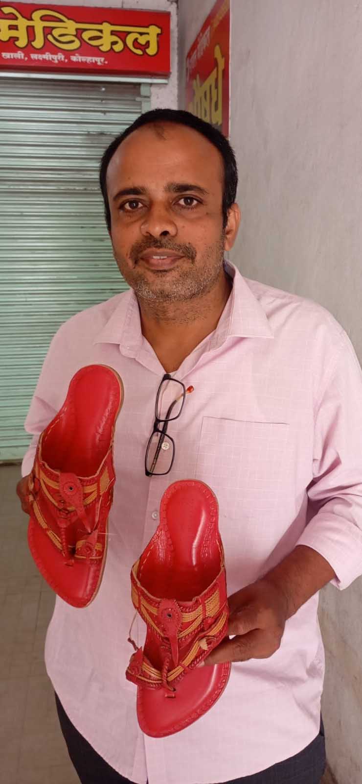 Kalapuri customer with their purchase