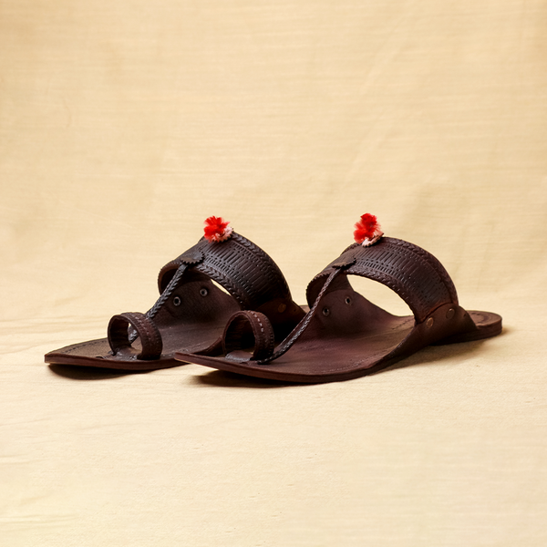 Chestnut Charm – Rustic Leather Kolhapuri for Modern Men