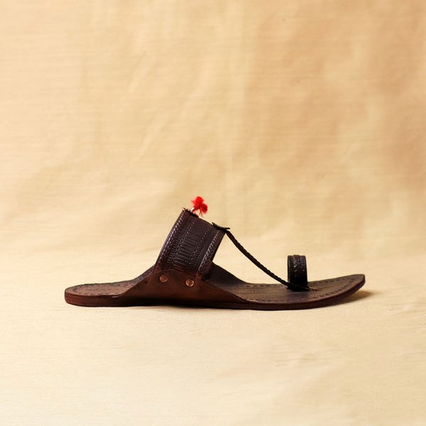 Chestnut Charm – Rustic Leather Kolhapuri for Modern Men