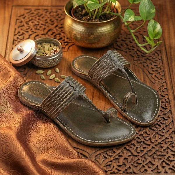 Bold Red Heritage – Timeless Men’s Kolhapuri Chappals