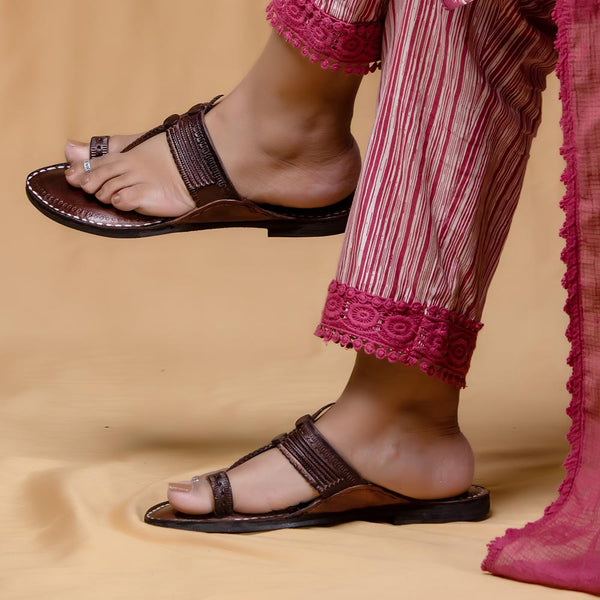 Earthy Brown Bliss – Women’s Spectrum Classic Kolhapuri Chappal