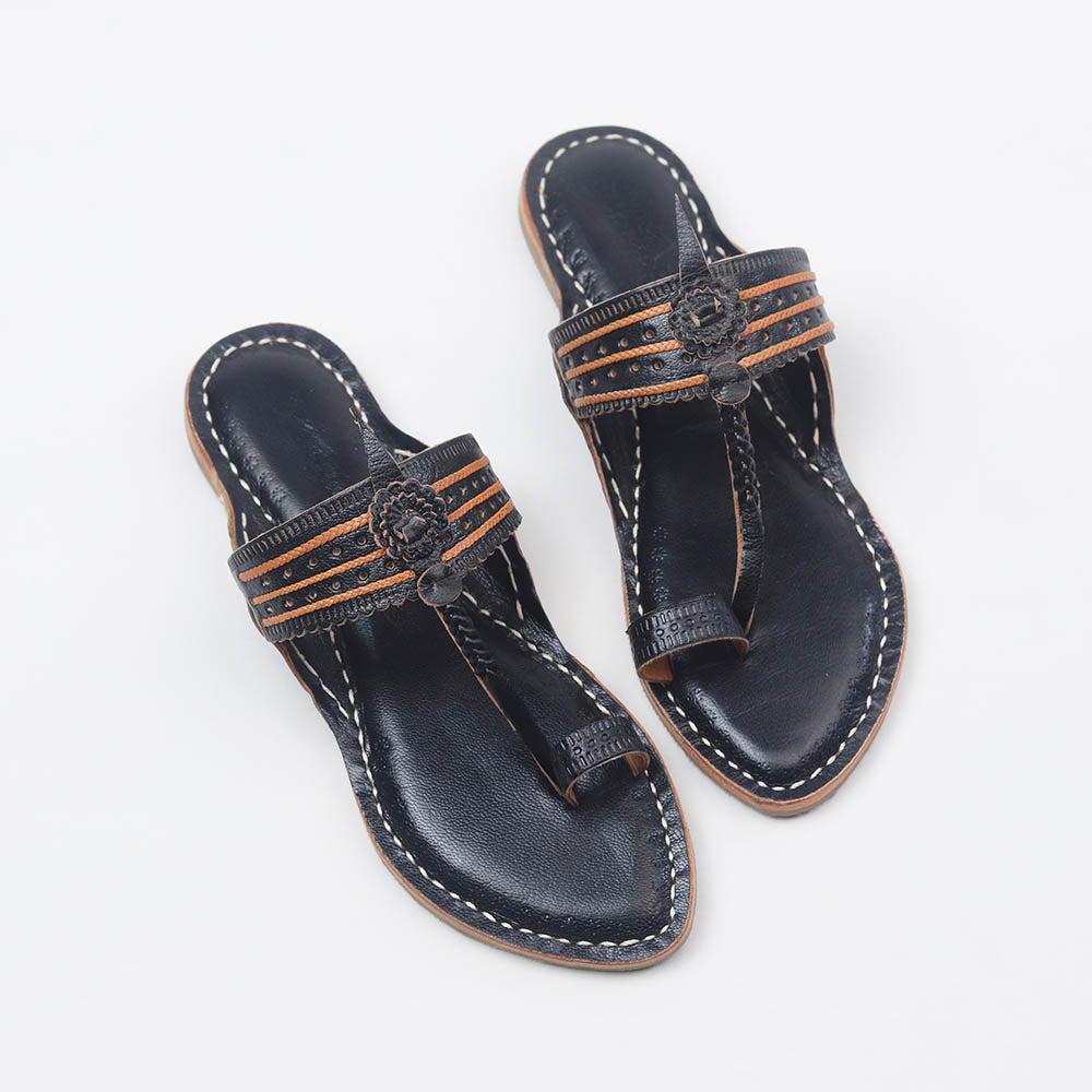 Teerkha Patta Kapshi black Kolhapuri chappal for women