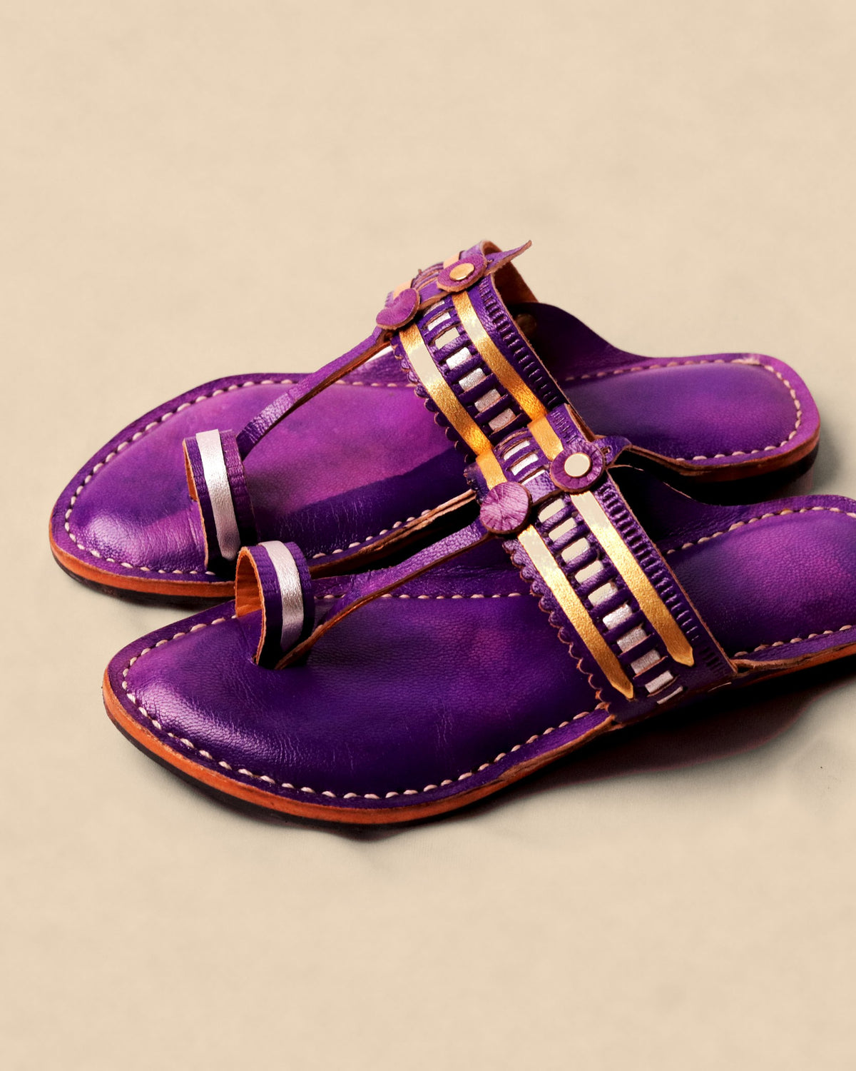 Dhum Dhadaka Kolhapuri Chappal for Kids – single chappal, angled view