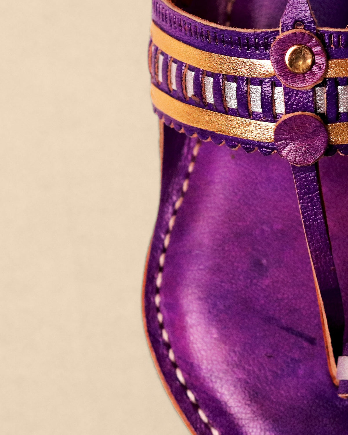 Dhum Dhadaka Kolhapuri Chappal for Kids – close-up of the band