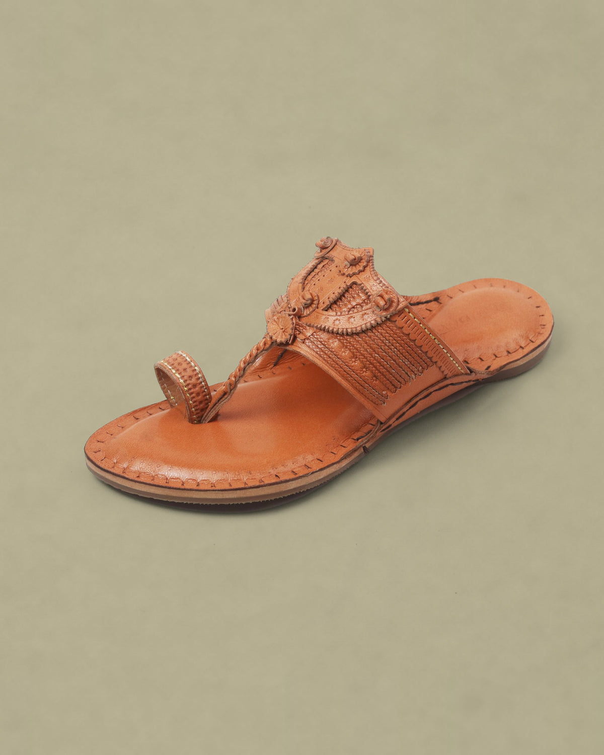 Dharma Paan Kapshi Kolhapuri Chappal for Men – single chappal, angled view