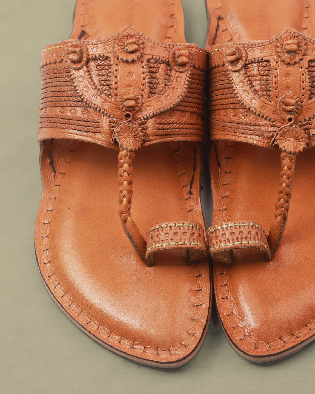 Dharma Paan Kapshi Kolhapuri Chappal for Men – front close-up of the pair
