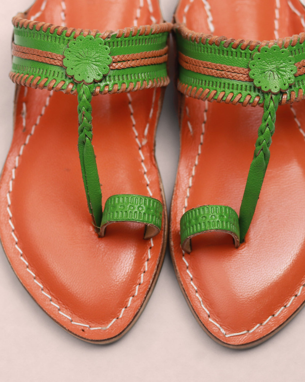 Teerkha Veni Kapshi Kolhapuri Chappal for Women – front close-up of the pair