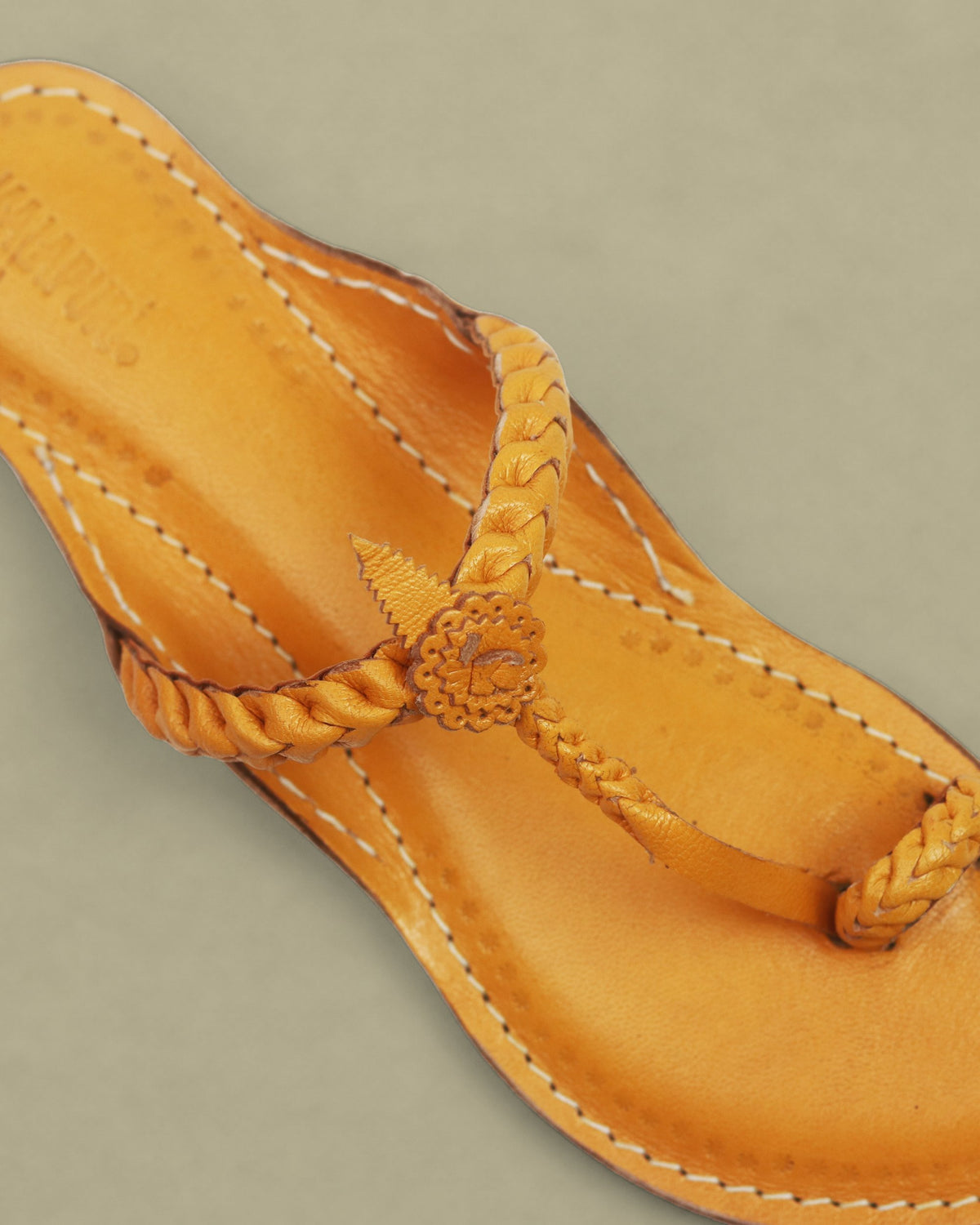 Ek Veni Kolhapuri Chappal for Women – close-up of the band