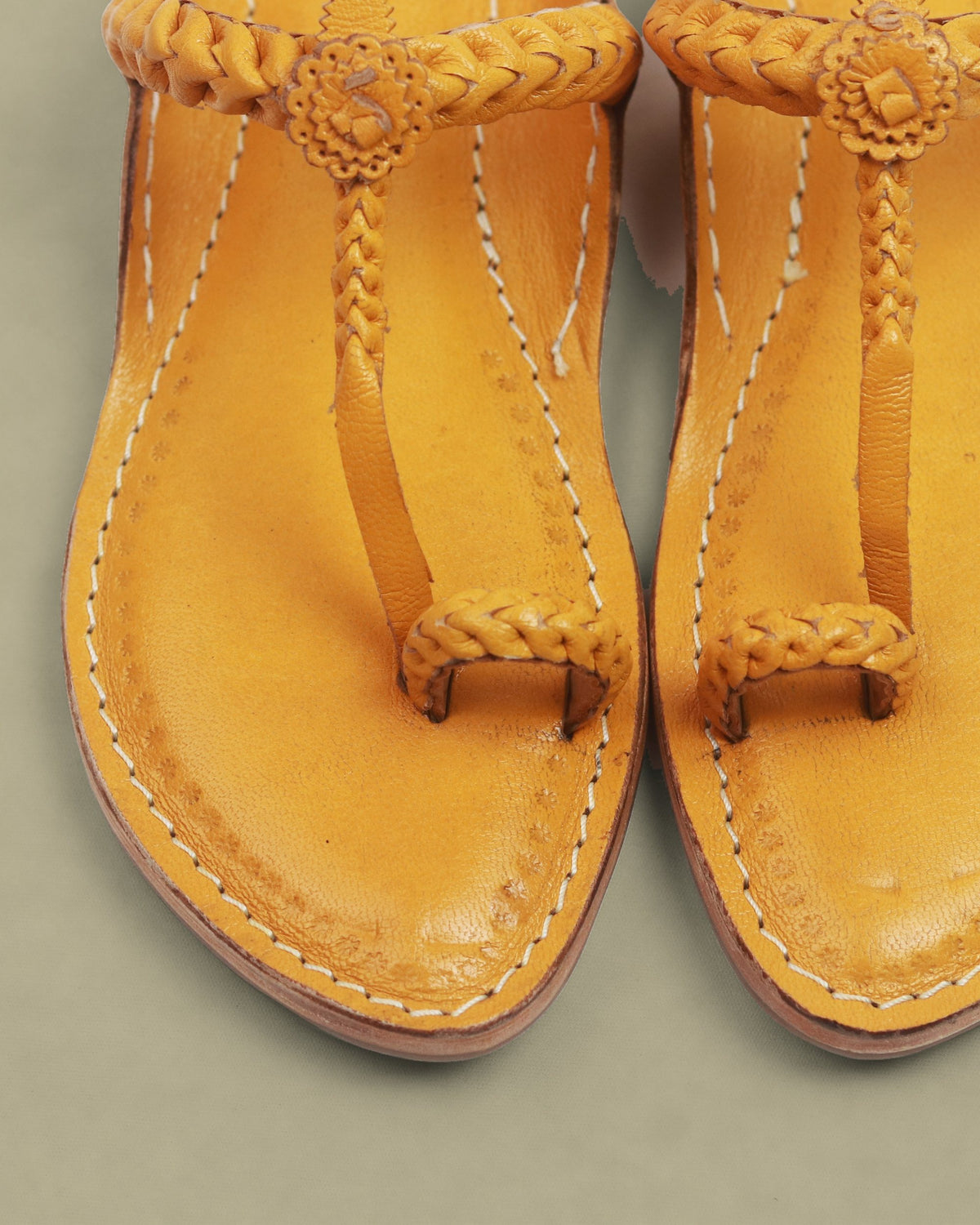 Ek Veni Kolhapuri Chappal for Women – front close-up of the pair