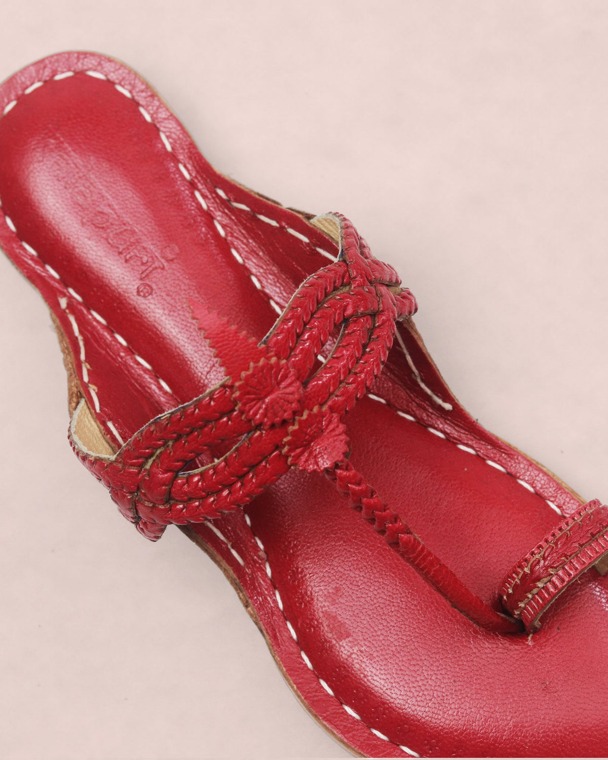 Cross Veni Kolhapuri Chappal for Women – close-up of the band