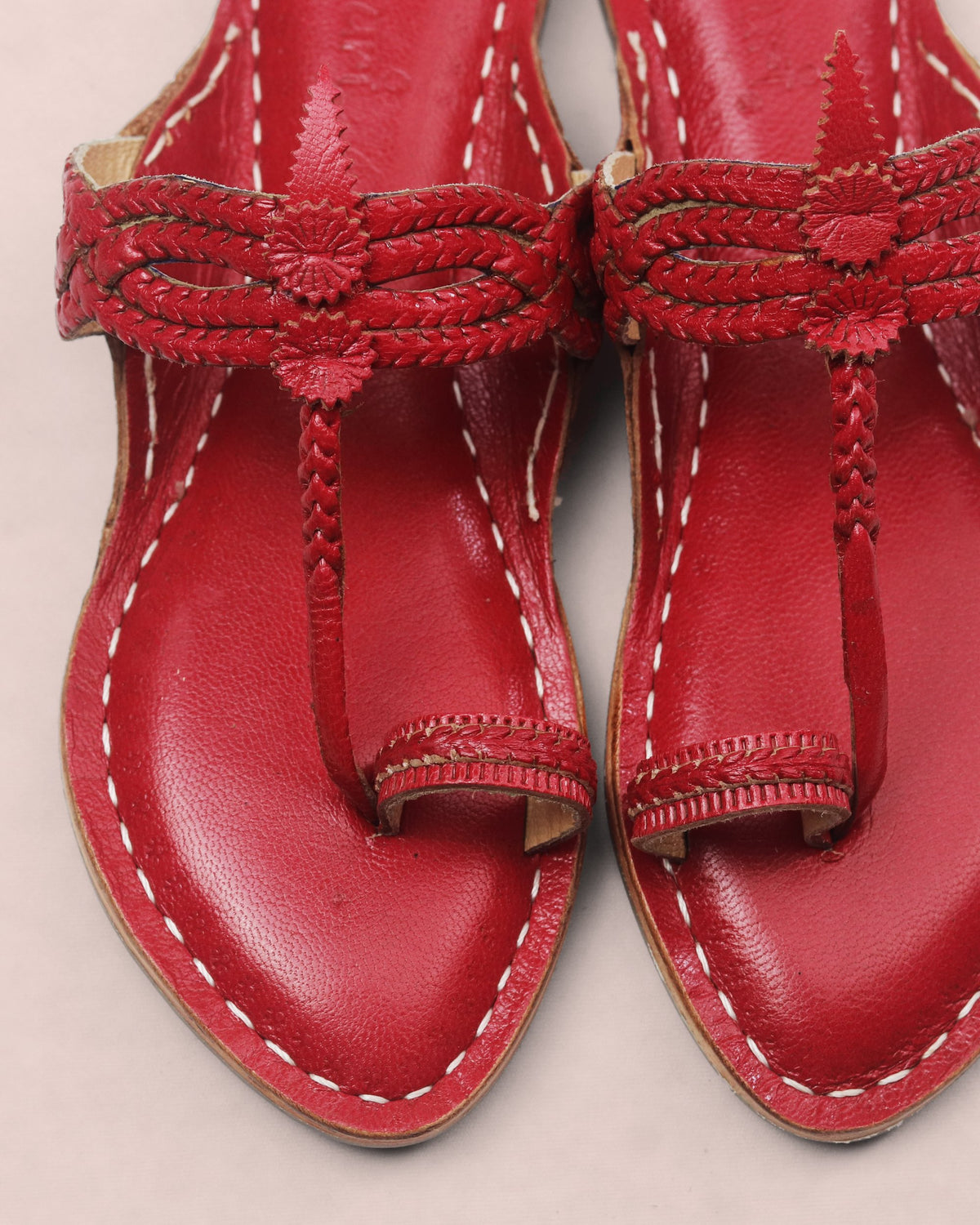 Cross Veni Kolhapuri Chappal for Women – front close-up of the pair
