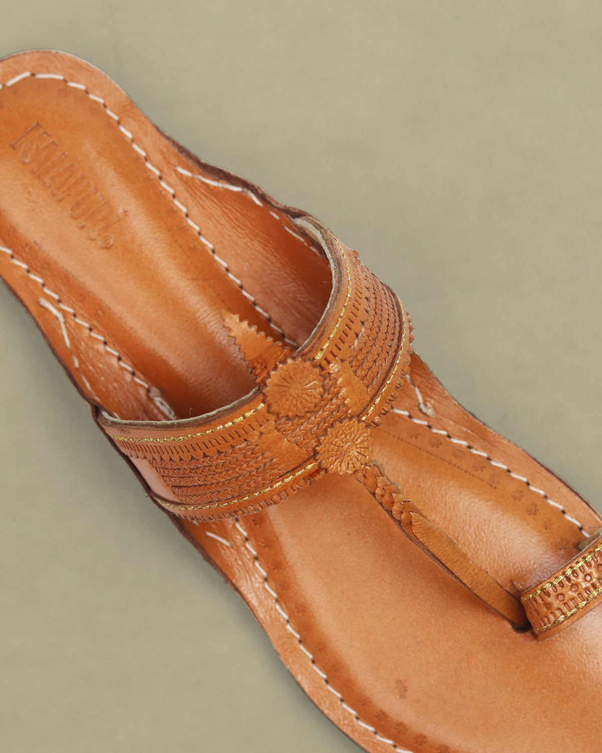 Saral Patta Kolhapuri Chappal for Women – close-up of the band