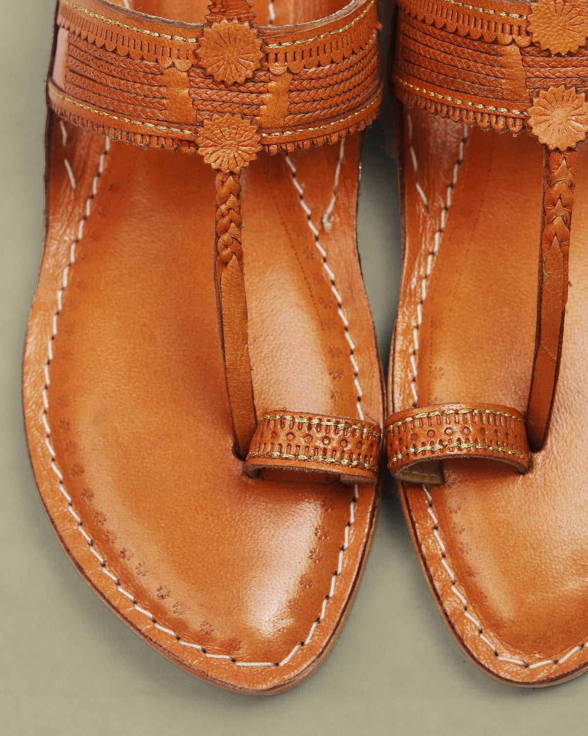 Saral Patta Kolhapuri Chappal for Women – front close-up of the pair